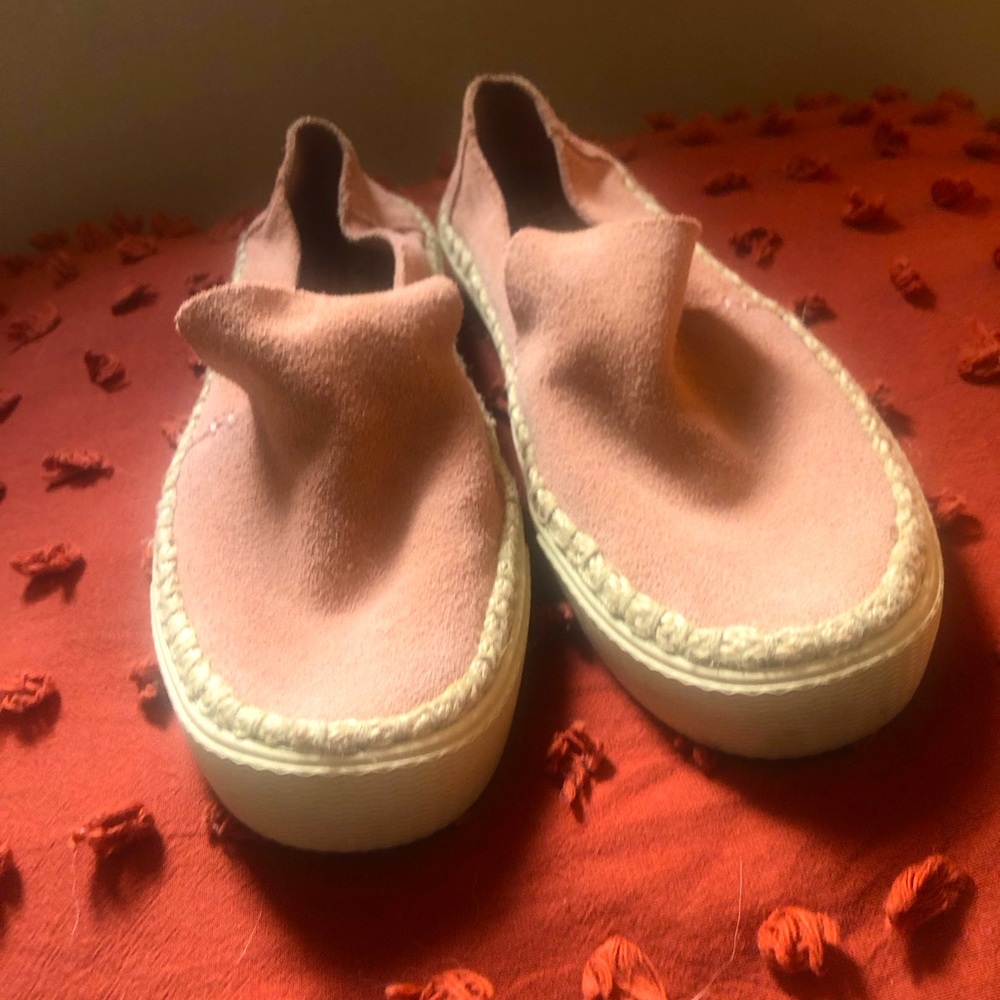 Pink suede toms size 6.5 casual slip on sneakers, women’s